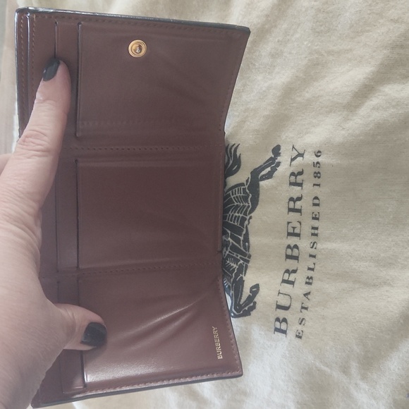 Auth. Burberry trifold Lark wallet - Picture 5 of 9